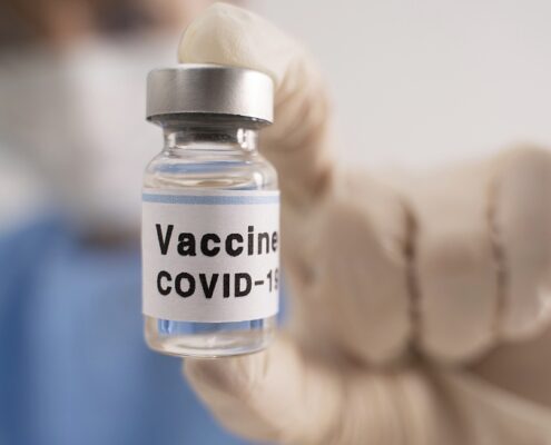 کادر درمانی آمریکا هم از توقف واکسیناسیون با فایزر و مدرنا خبر دادند!